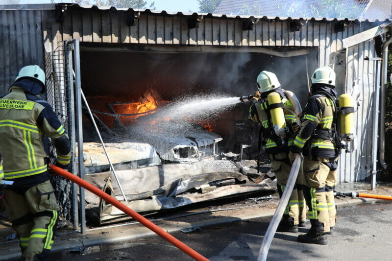 Alveslohe: Feuer In Garage Zerstört Drei Autos - Feuerwehrpresse - Das ...