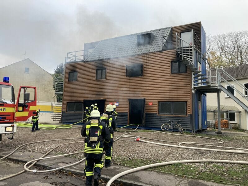 Hattingen: 40 Einsatzkräfte Gehen Ins Feuer - Realbrandausbildung Der ...