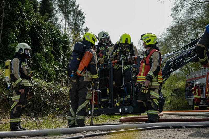 Blunk: Feuer In Einer Garage - Feuerwehrpresse - Das Blaulicht-Magazin ...